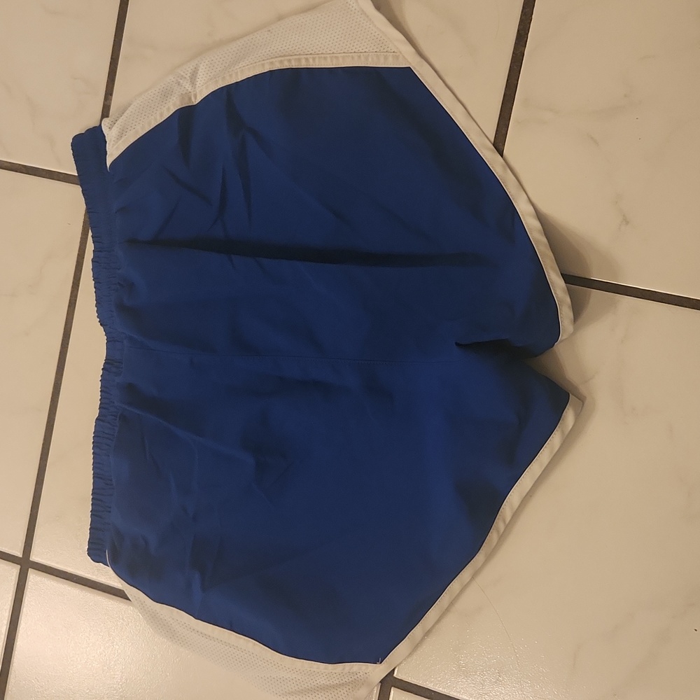 Womens Under Armour running shorts - Picture 2 of 3